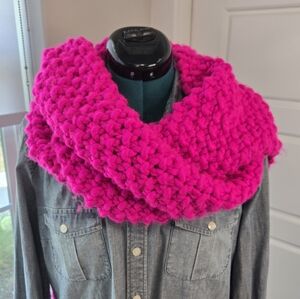 EXPRESS CHUNKY KNITWEAR OVERSIZE HOT PINK SCARF FRINGE ENDS WOMEN OS WARM COZY